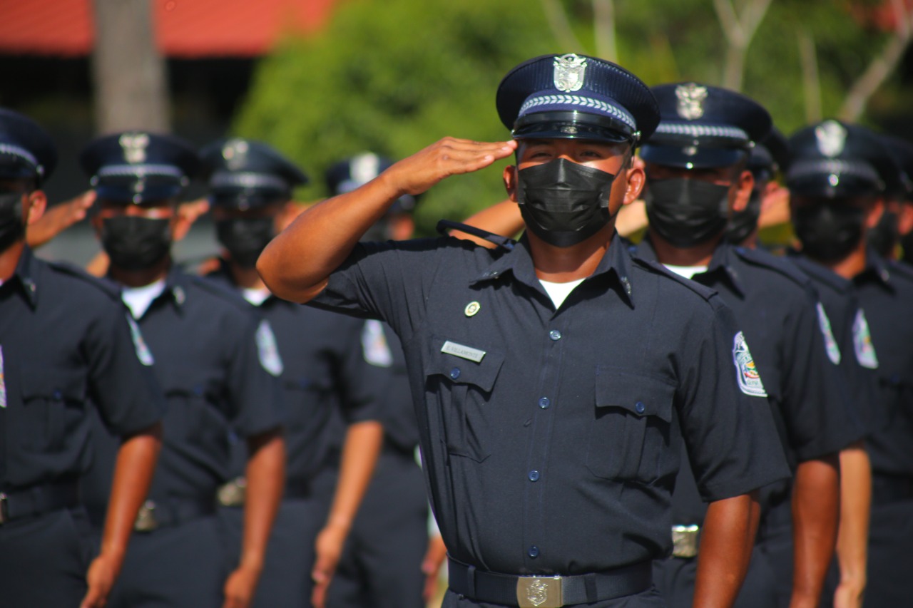 Nuevos agentes de policía abrazan el lema de proteger y servir al país –  Ministerio de Seguridad Pública